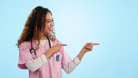 médico, mujer y punto en el estudio