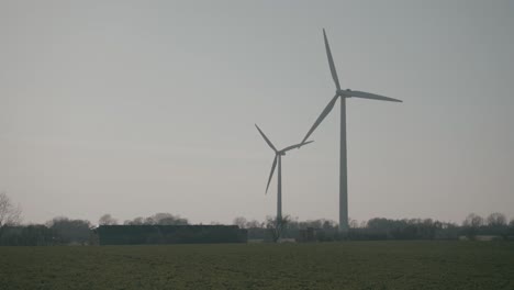 Molino-De-Viento-Giratorio-En-Dinamarca.-Grabación-A-Cámara-Lenta