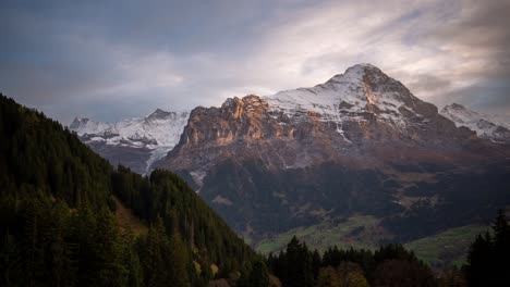 Timelapse-De-Eiger-Y-Montañas-Circundantes-En-Grindelwald