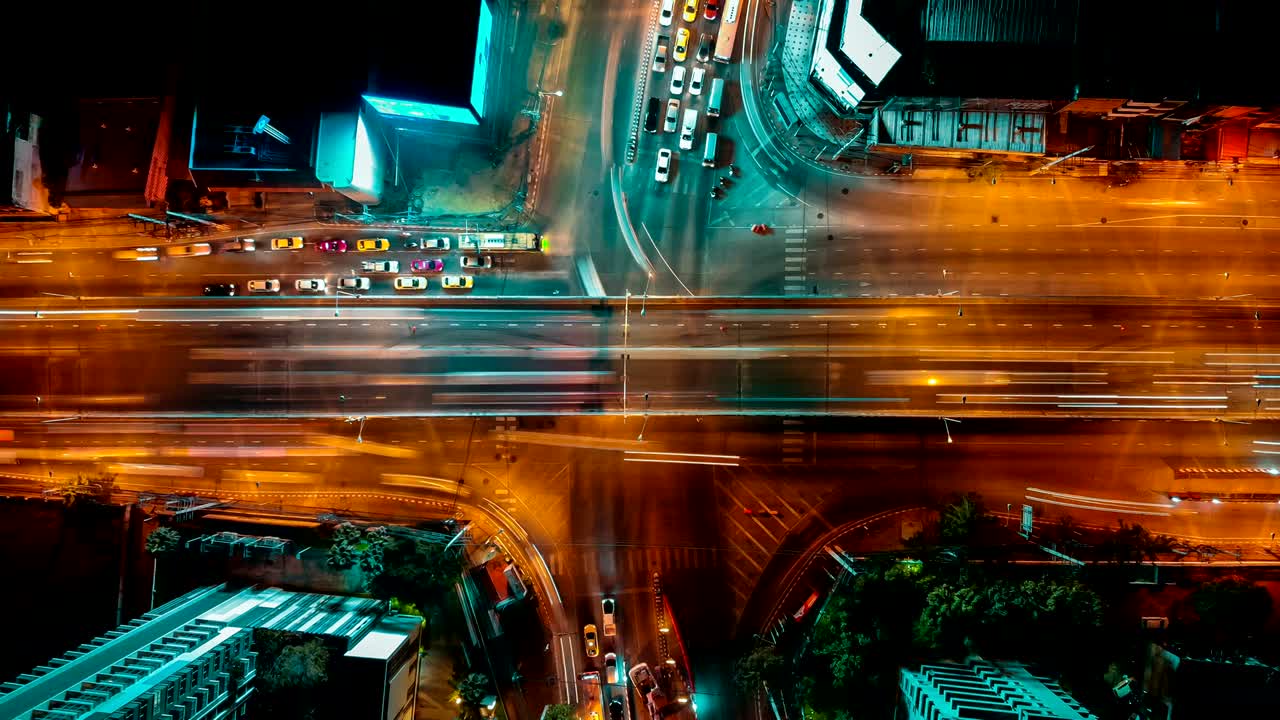 time lapse autopista vista superior, vista superior de la autopista, tráfico vial una infraestructura importante en tailandia