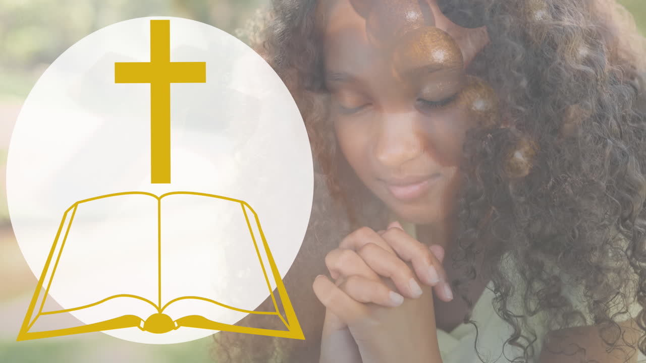 animación del icono de la biblia sobre una mujer afroamericana orando