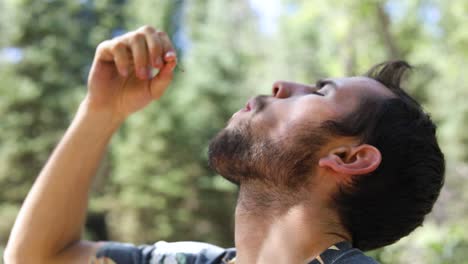 Toma-En-Cámara-Lenta-De-Un-Hombre-Metiéndose-Una-Cereza-En-La-Boca-Y-Masticándola-1