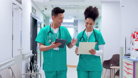 Enfermeras,-Tabletas-Y-Documentos-Para-El-Trabajo-En-Equipo-Clínico