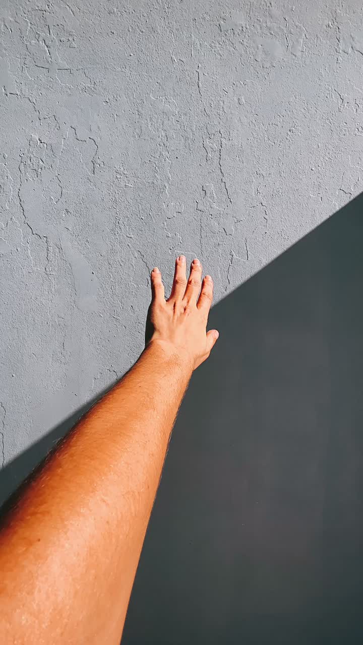 빛을 향해 손을 고