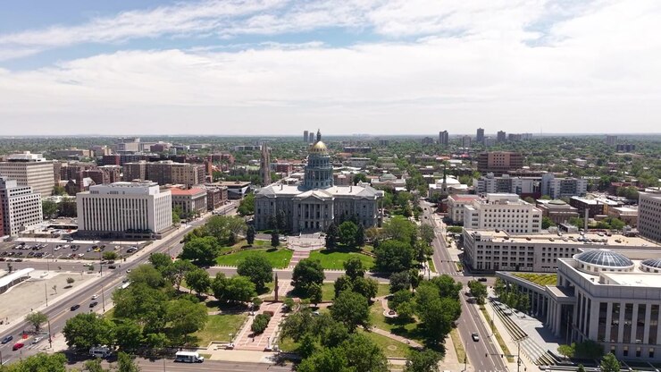 Denver USA, ripresa con drone del Colorado Capitol Building, Civic Center Park, Corte Suprema in una soleggiata giornata estiva