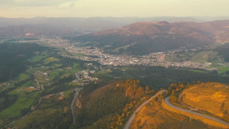 Increíble-Vista-Aérea-De-La-Ciudad-De-Urubici,-Ubicada-En-Santa-Catarina,-Brasil