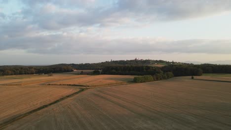 Imágenes-De-Drones-4k-De-Volar-Sobre-Los-Campos