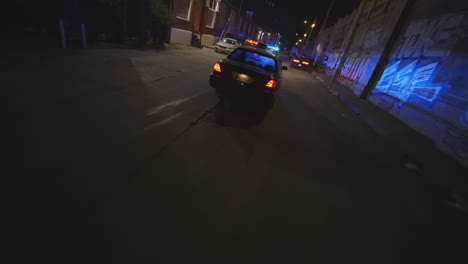 Fpv-Lento-Persiguiendo-Tiro-De-Coches-De-Policía-Respondiendo-Con-Luces-Intermitentes