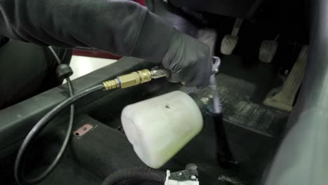 limpieza profesional de automóviles. lavado de sars. detalles interiores. limpieza en seco y detalles del interior de un automóvil. limpeza profunda de asientos. limpeza de espuma en el lavado de automóviles; limpieza del panel del automóvil del polvo. una aspiradora