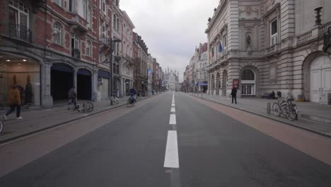 Closed-shops,-cafes-and-coffee-bars-at-Bondgenotenlaan,-Leuven,-Belgium