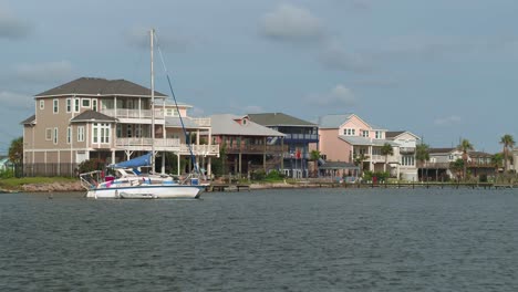 Aerial-of-affluent-Lakefront-homes-in-near-Galveston,-Texas