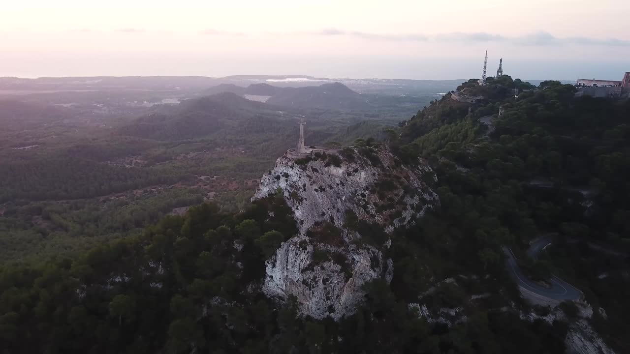 дрон был застрелен над сантуари-де-сант-сальвадор на майорке.