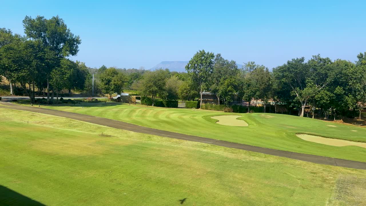 은 날의 골프장 풍경