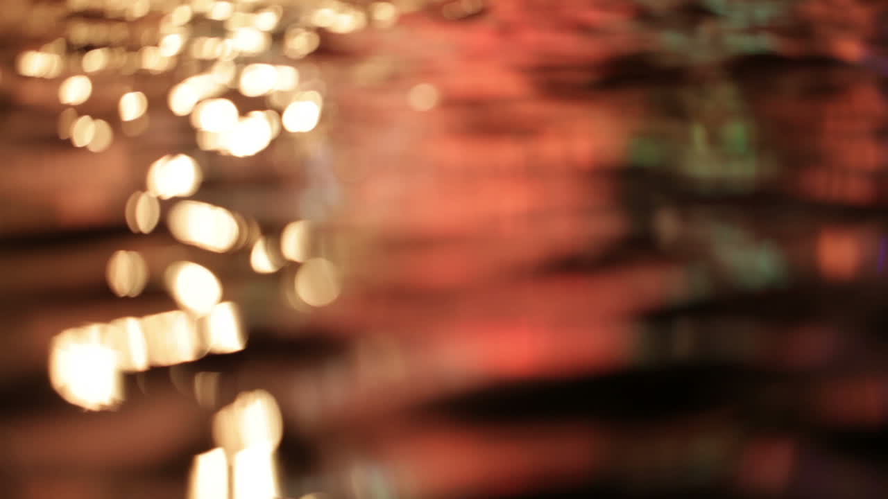 superficie de agua de colores