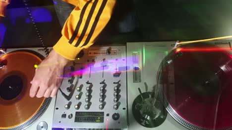 hombre retro dj 51