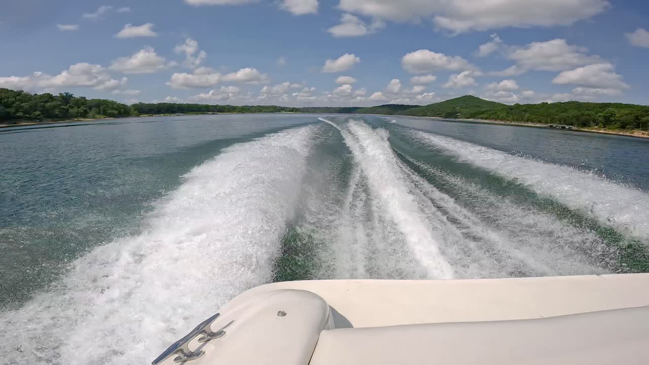 스포츠에서 웨이크 및 후면보기