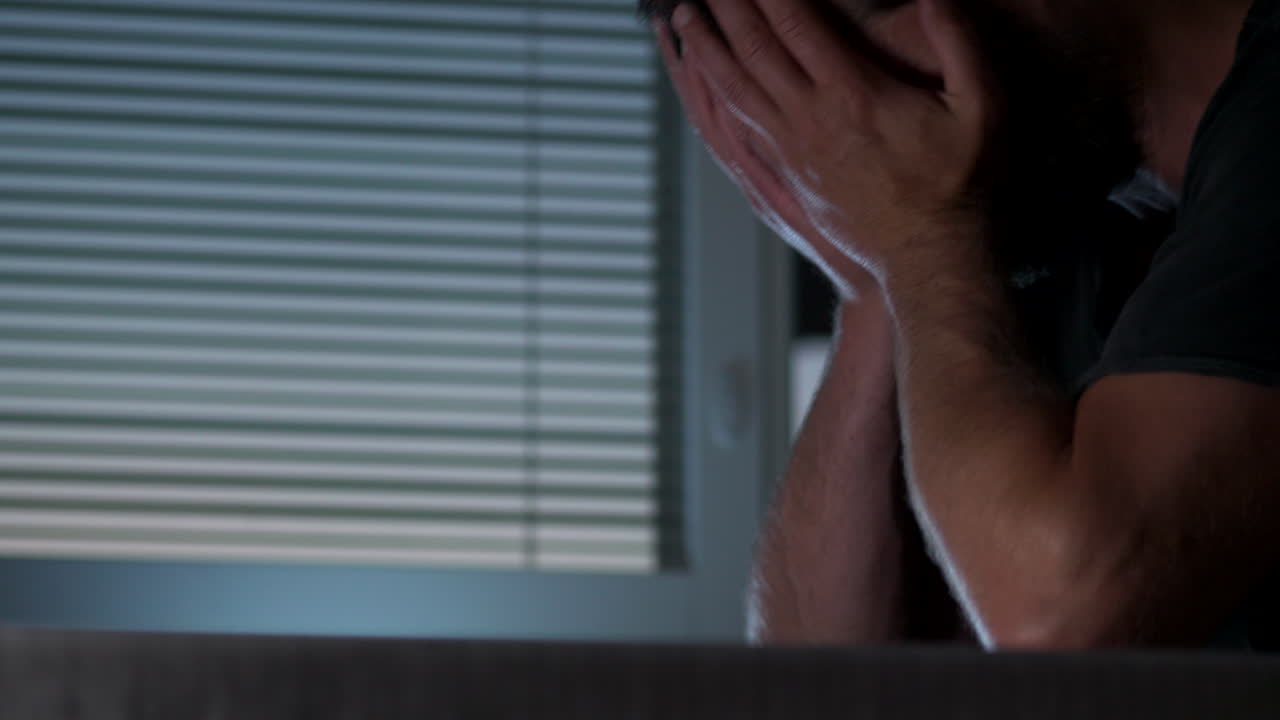 받은 문서는 사람을 슬프고 불안하게 만들고 닫습니다.