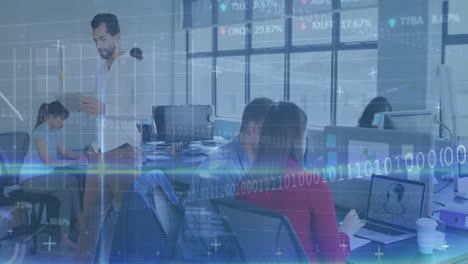 animación de procesamiento de datos financieros sobre diversas personas de negocios que trabajan en la oficina