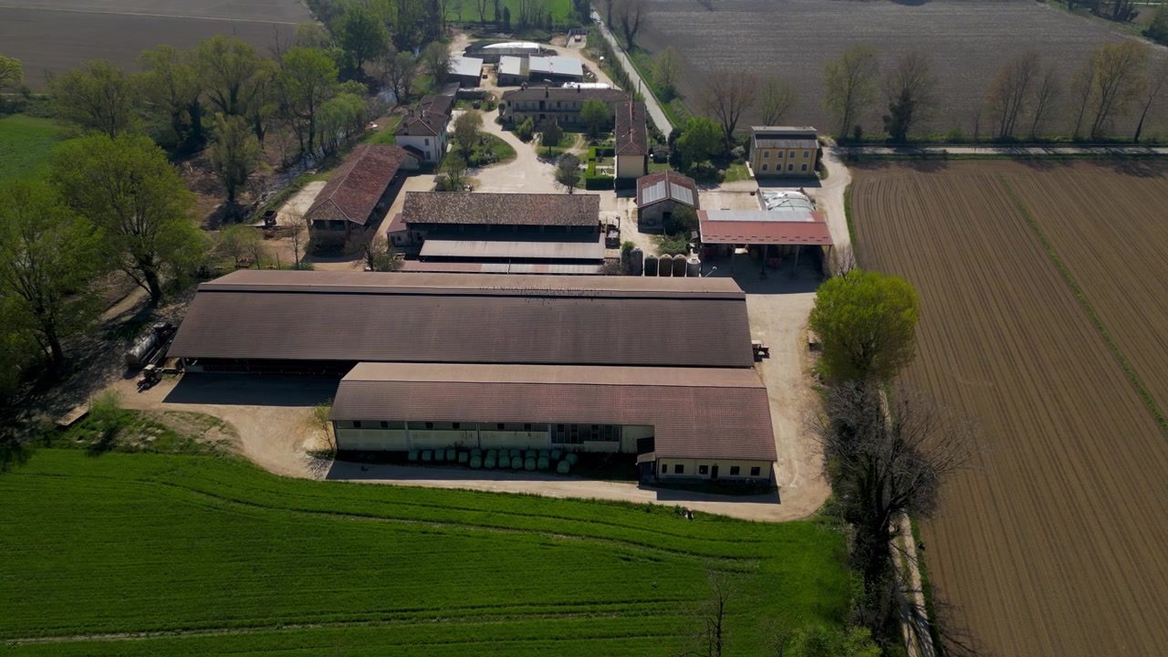 Vista aerea di un sistema di produzione zootecnica.