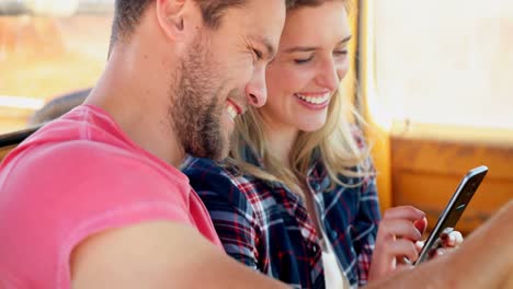 Couple-taking-selfie-with-mobile-phone-in-a-car-4k