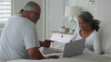 Mature-couple-at-home