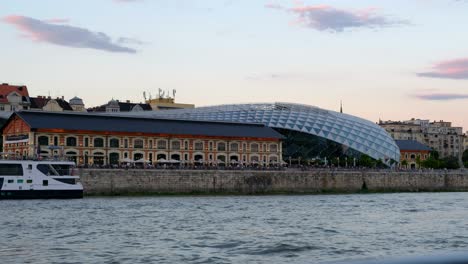 Bálna-Shopping-Mall-on-the-Danube-River-in-Budapest,-Hungary