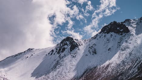 Timelapse-En-Uhd-Close-Up-Video-Del-Volcán-Nevado-De-Toluca-Después-De-Una-Nevada-Con-Vista-A-Los-Picos-Principales