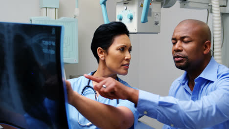 Female-doctor-discussing-x-ray-with-patient