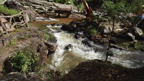 Una-Hermosa-Vista-De-La-Cascada-Datanla