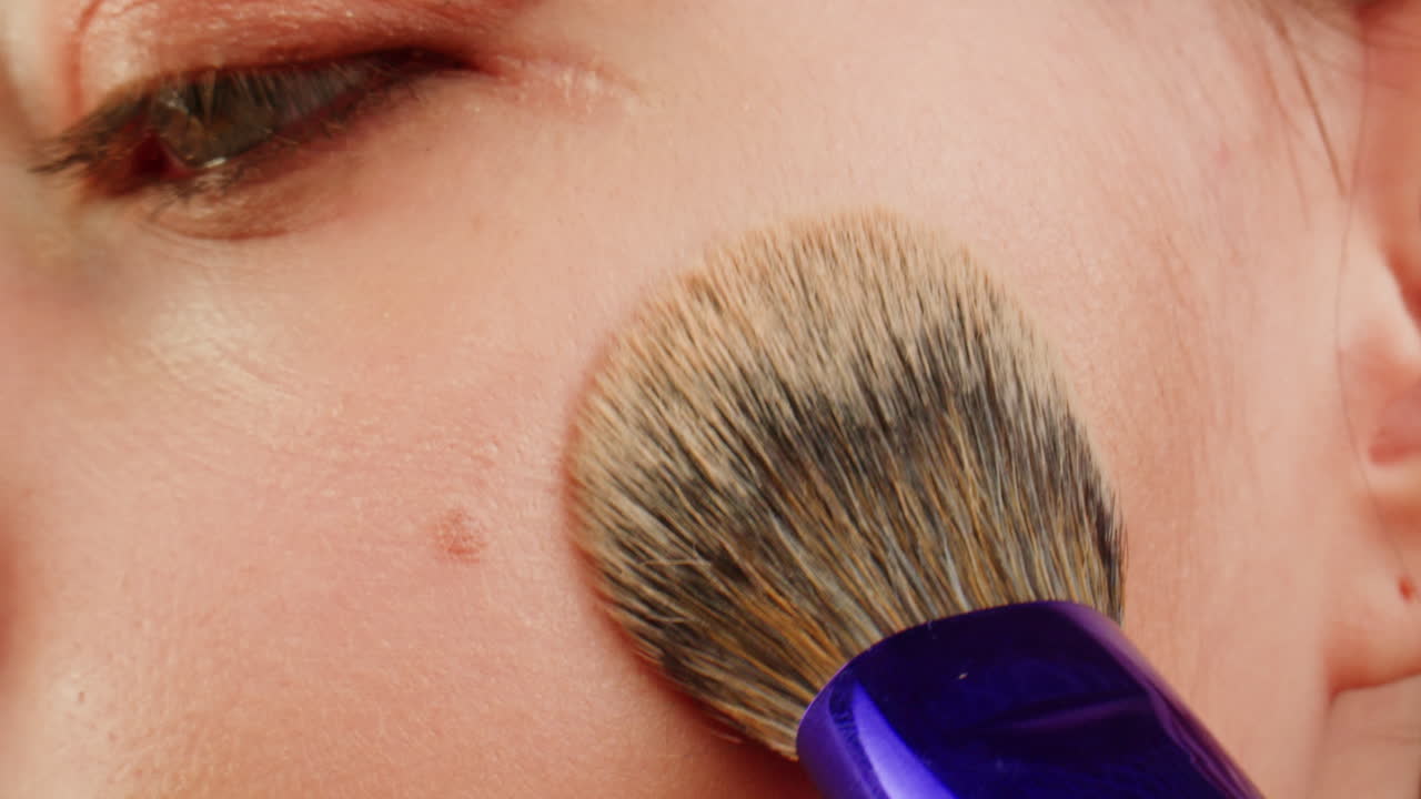 메이크업 을 하는 것