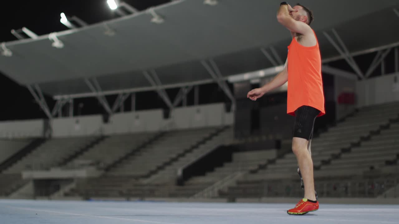 백인 장애인 남성 운동선수, 러닝 블레이드, 피로감