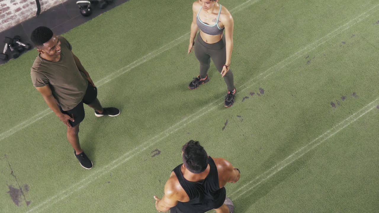 그룹 피트니스 수업 은 긍정적 인 태도 를 발산 한다