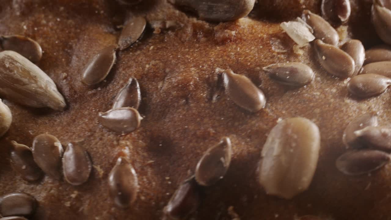 라인과 꽃 씨을 가진 회전 의 매크로 기