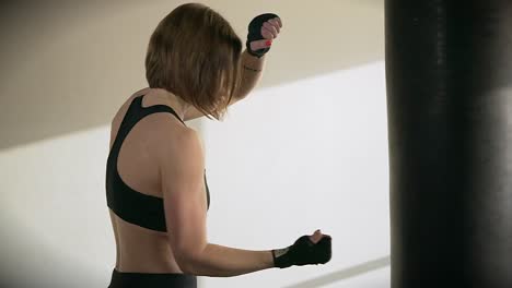 sesión de entrenamiento de boxeo femenino