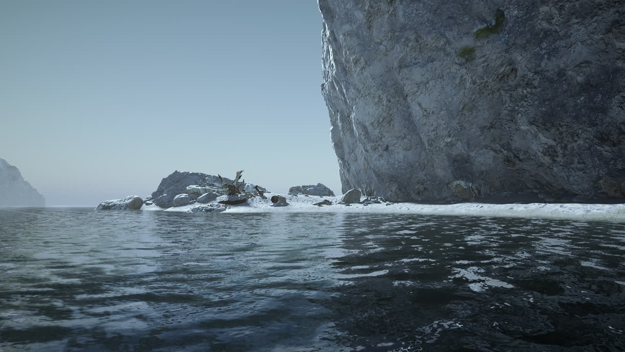 산 과 아름다운 모래 해변 을 가진 바위 가 많은 바다 해안