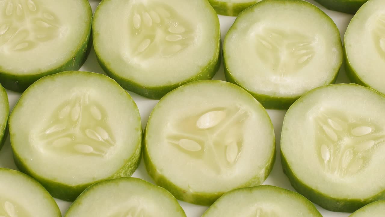 신선한 호박과 슬라이스 회전.