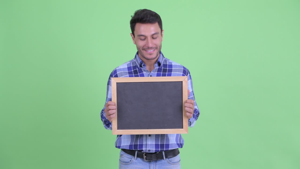 Giovane e affascinante uomo ispanico