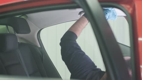 limpieza profesional de automóviles. lavado de sars. detalles interiores. limpieza en seco y detalles del interior de un automóvil. limpeza profunda de asientos. limpeza de espuma en el lavado de automóviles; limpieza del panel del automóvil del polvo. una aspiradora