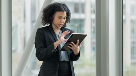 Tableta,-Servicio-Al-Cliente-Y-Mujer-Haciendo-En-Línea