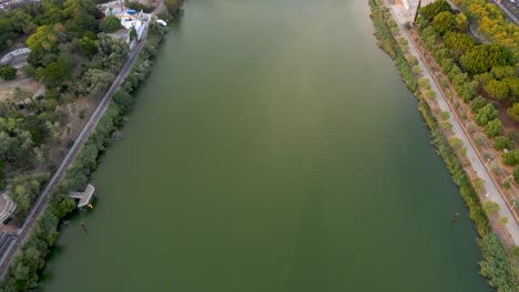 Enthüllen-Schuss-Des-Flusses-Guadalquivir-In-Sevilla