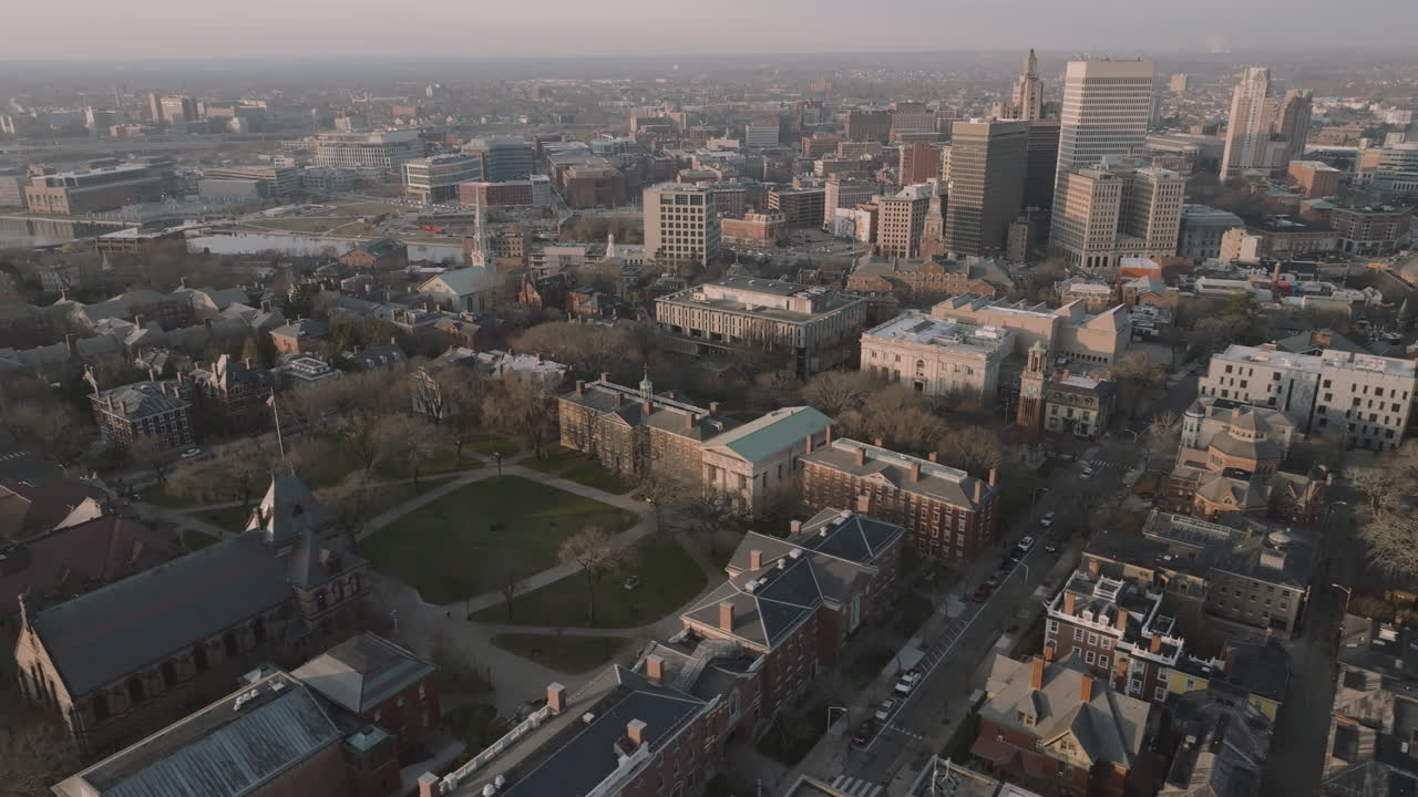 Vista aerea della Brown University all'alba. Scatto realizzato in autunno a Providence, Rhode Island.