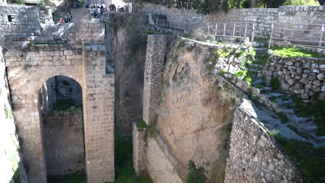 Pool-Von-Bethesda-In-Israel,-Biblische-Heilstätte-Aus-Der-Vogelperspektive