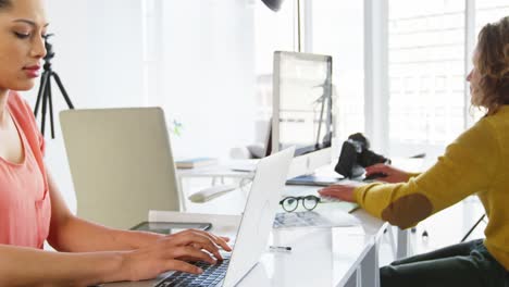 fotógrafos que trabajan en la oficina