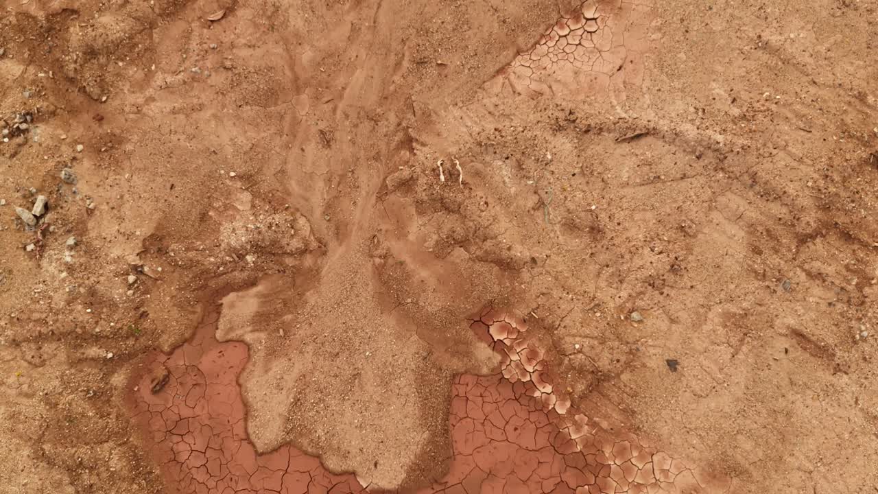 tierra seca y agrietada