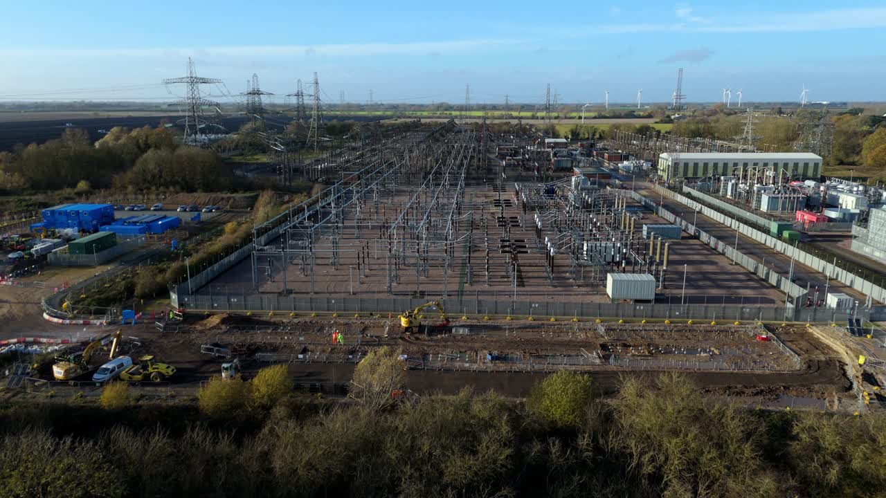 Ripresa aerea con drone di National Grid della struttura di Walpole vicino a Wisbech, che evidenzia quadri ad alta tensione e progetti di stabilità.