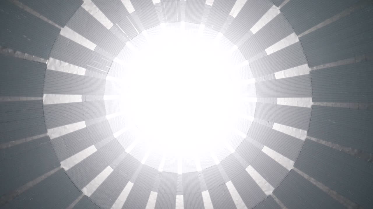 새로운 콘크리트 냉각 타워 내부의 회전