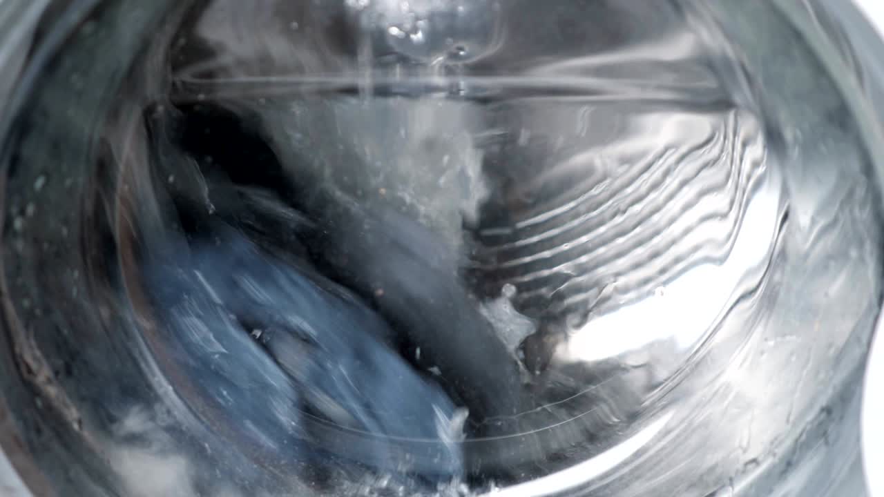 tambor de la máquina de lavar con cosas