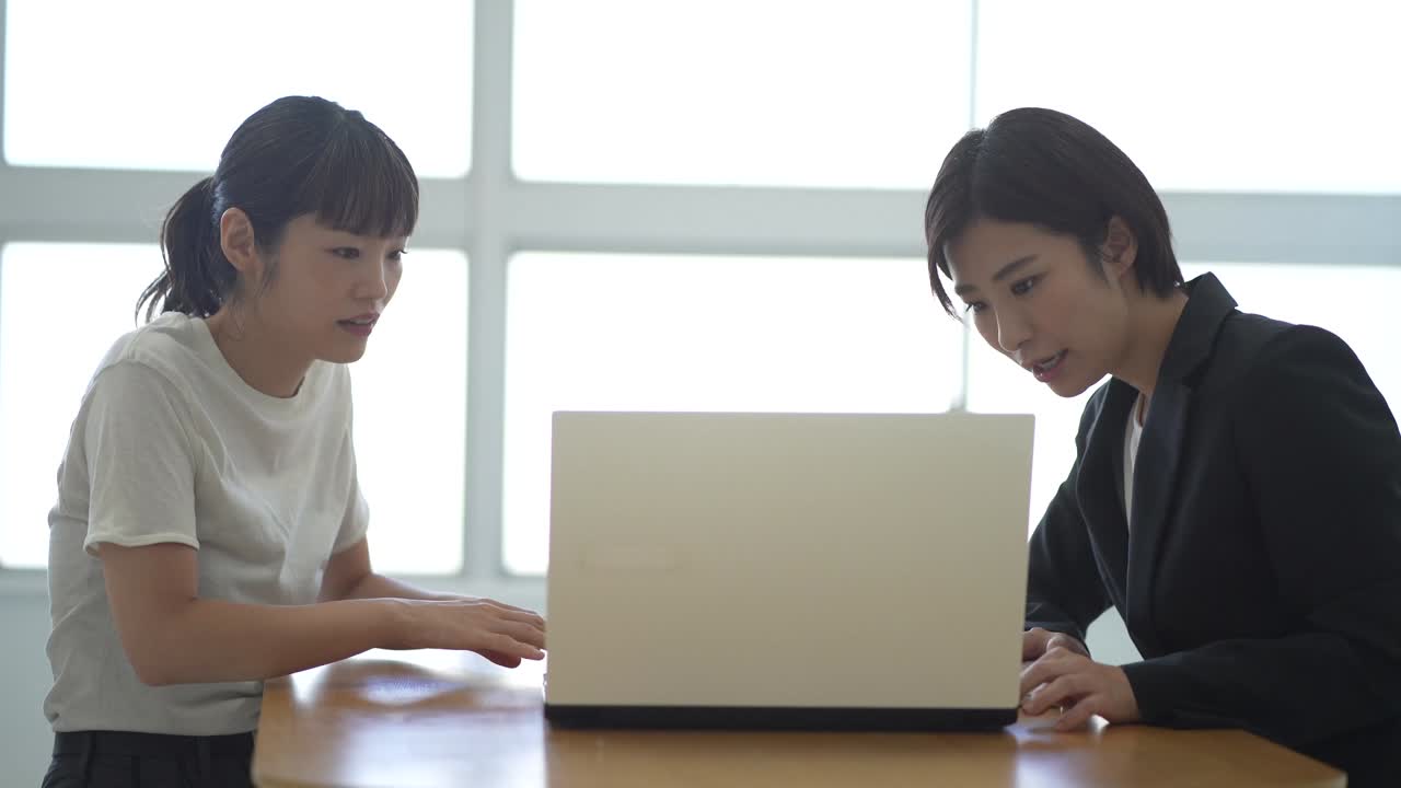 개인 컴퓨터 튜터링 이미지