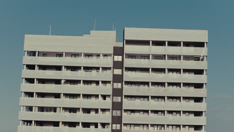 edificio de apartamentos moderno
