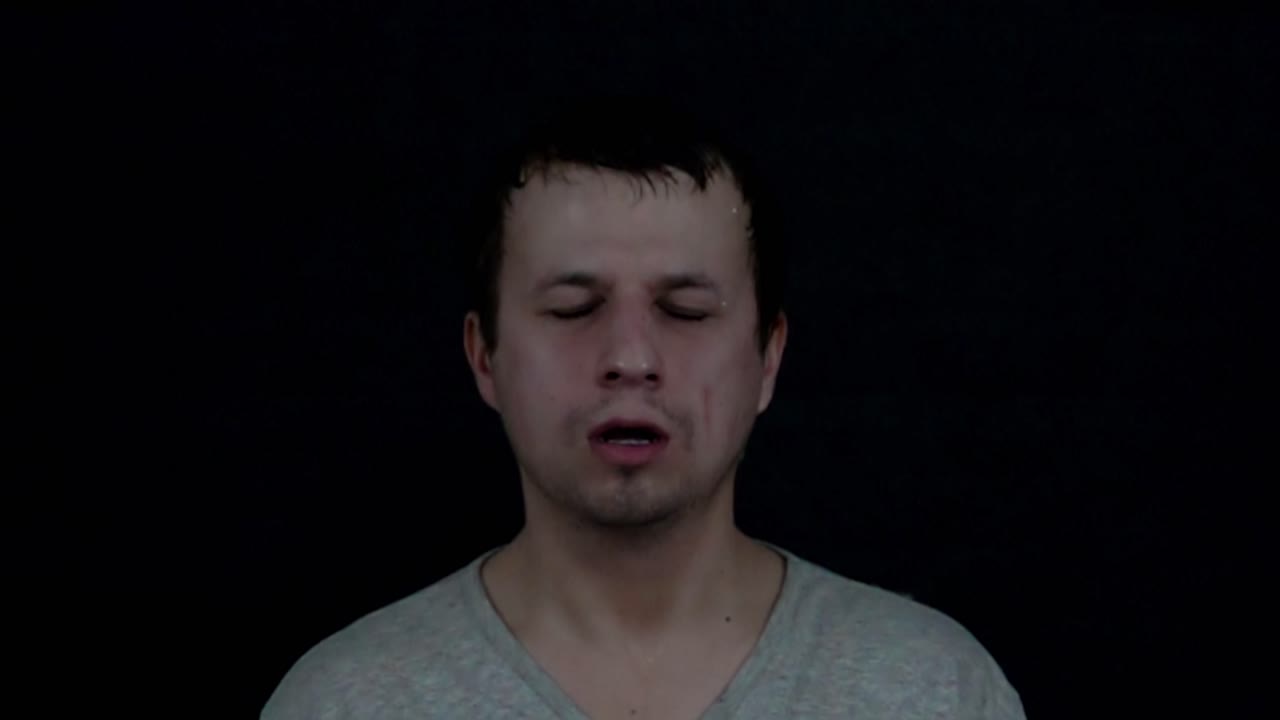 사람이 물고기 스프링에 반응합니다.